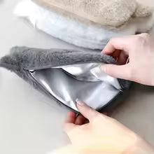 Estojo de Pelúcia Gatinho Kawaii 🐈‍⬛✨